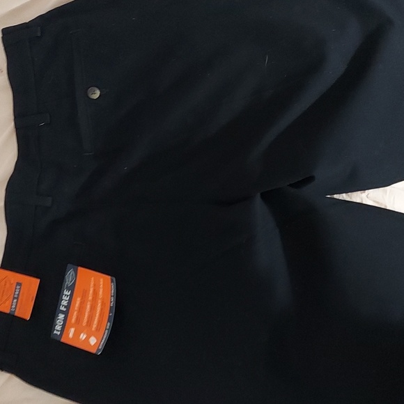 St Johns Bay Men's Black Khakis 36x34 Iron Free NWT - Picture 10 of 11